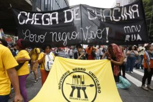 1 pessoa negra é assassinada a cada 16 minutos: 77% das vítimas de homicídio no Brasil são negras, diz Atlas da Violência
